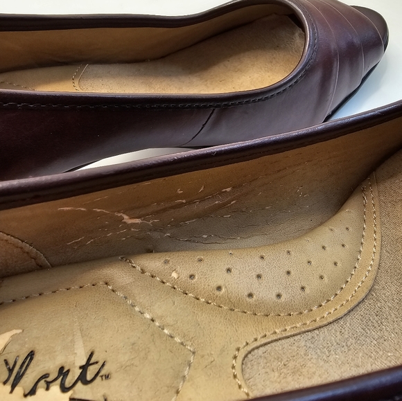 Strictly Comfort Burgundy Heels Peep Toe Size 8 - Picture 11 of 11
